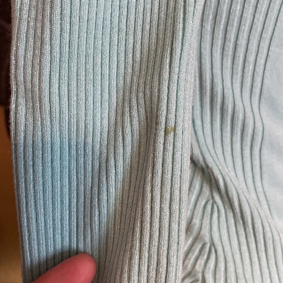 Le Chateau V-neck Sweater - Picture 4 of 7